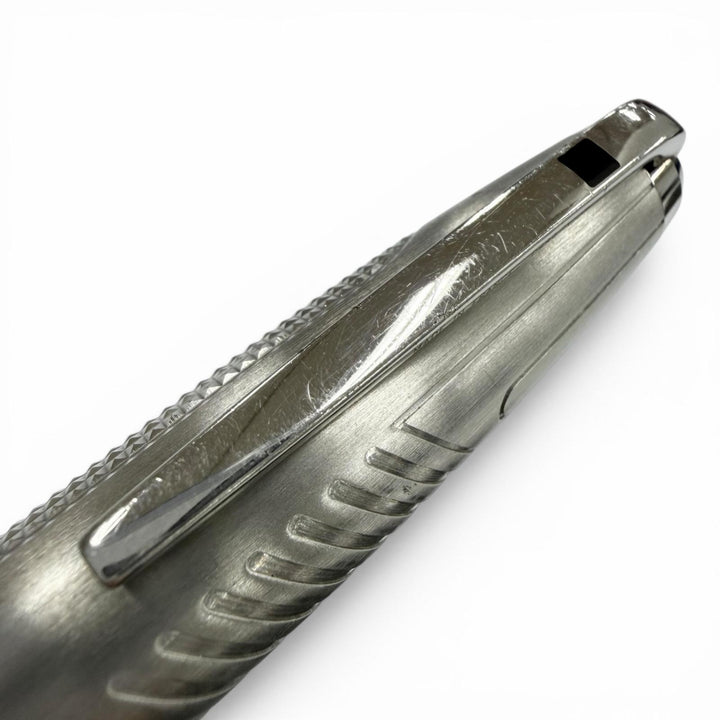 Very Good Dupont fountain pen James Bond 007 Limited Edition Silver 18K mens