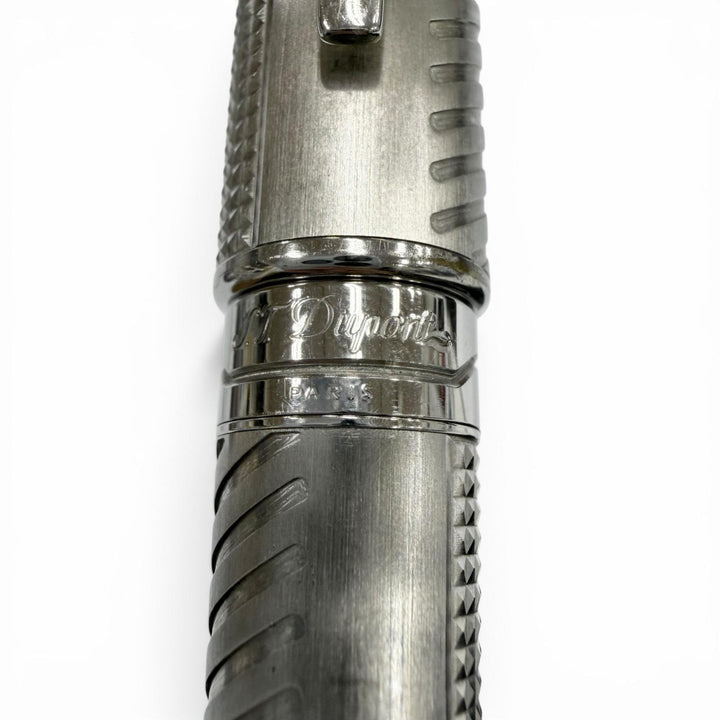 Very Good Dupont fountain pen James Bond 007 Limited Edition Silver 18K mens
