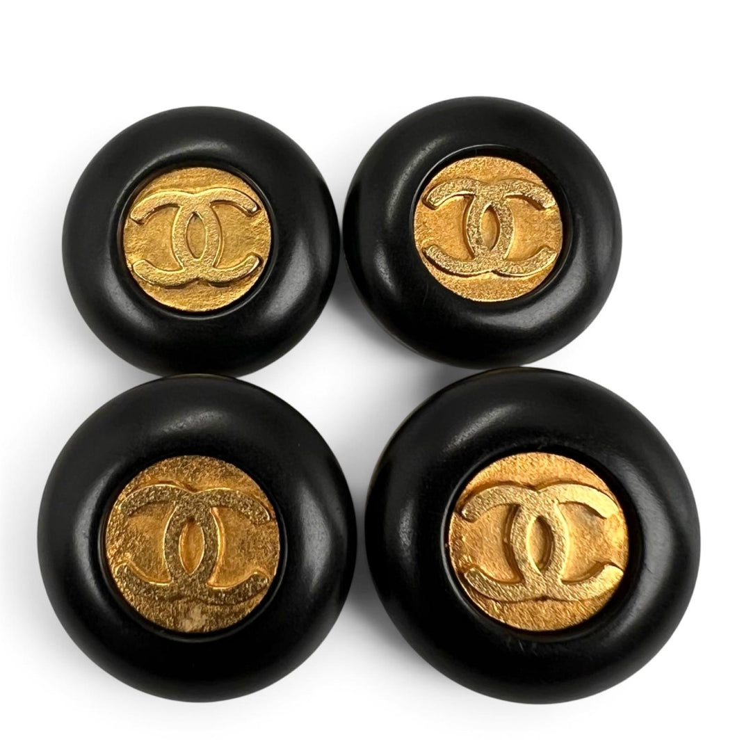 Great CHANEL button Round COCO Mark logo on the back, set of 4 black Women