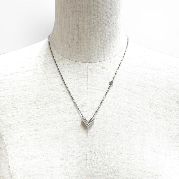 Excellent LOUIS VUITTON Necklace Necklace Essential V Silver Women M63197