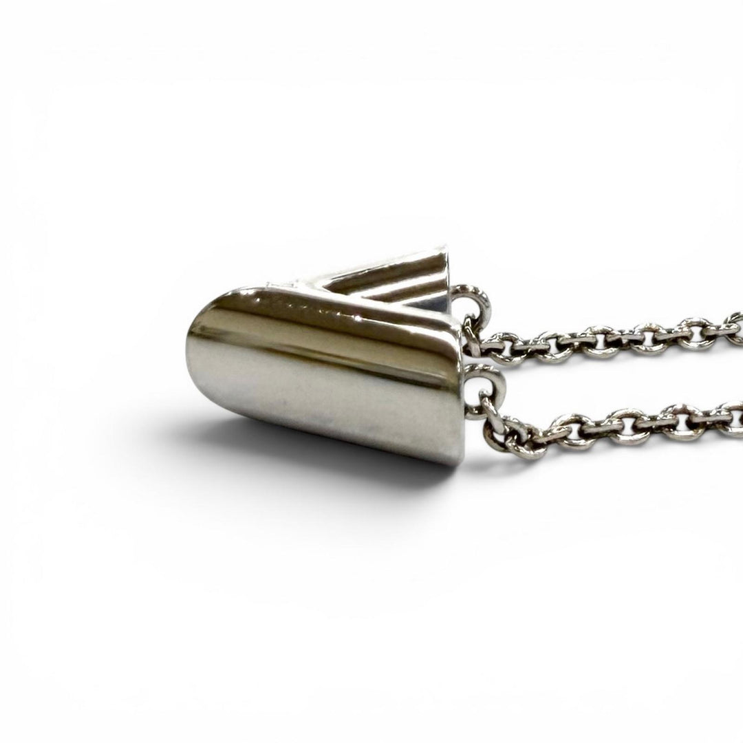 Excellent LOUIS VUITTON Necklace Necklace Essential V Silver Women M63197
