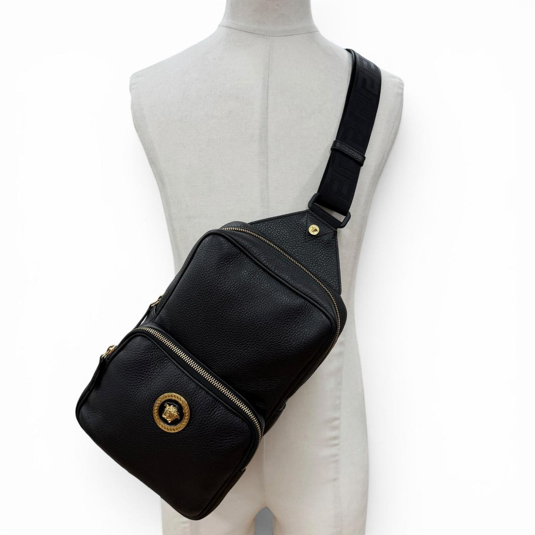 Excellent VERSACE Sling bag Medusa Sling black Cowhide mens 1008862
