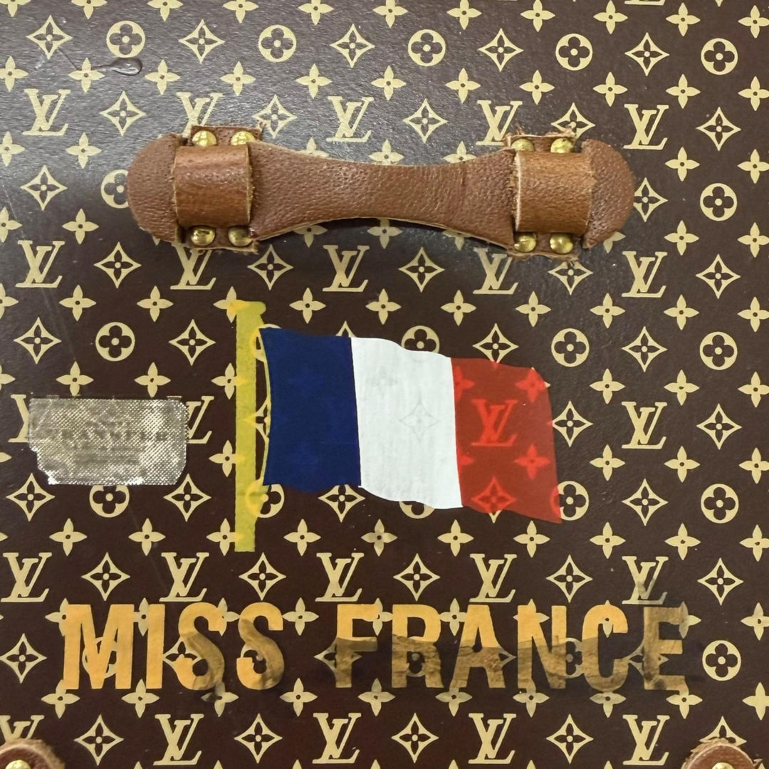 Excellent LOUIS VUITTON Other accessories Miss France Paperweight