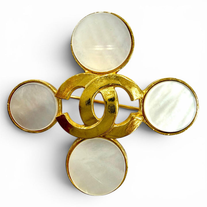 Excellent CHANEL Brooch COCO Mark shell user gold shell Women 95A