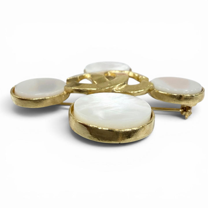 Excellent CHANEL Brooch COCO Mark shell user gold shell Women 95A