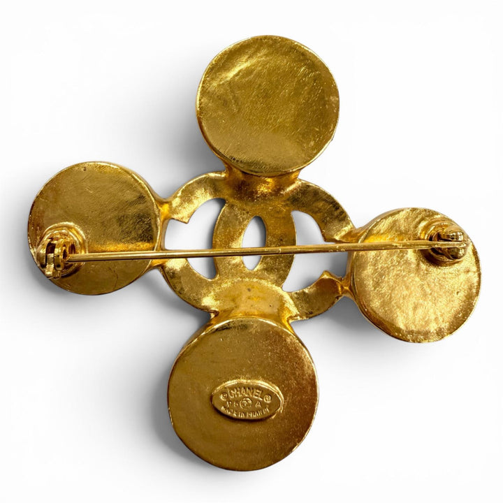 Excellent CHANEL Brooch COCO Mark shell user gold shell Women 95A