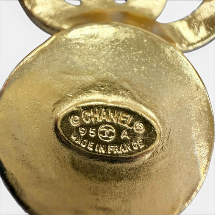 Excellent CHANEL Brooch COCO Mark shell user gold shell Women 95A