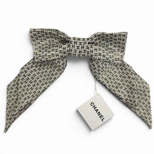 Pristine CHANEL Valletta COCO MarkPattern Hair Accessories white silk Women 25A