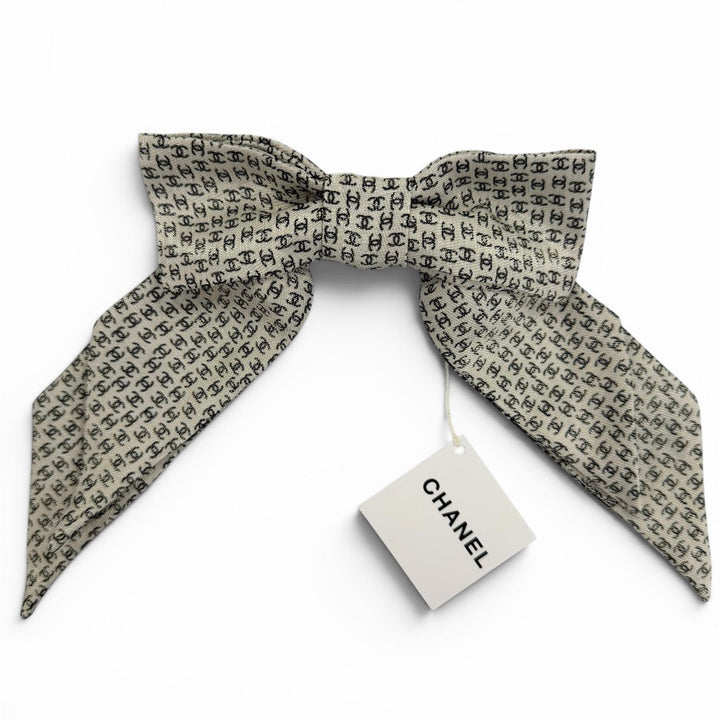Pristine CHANEL Valletta COCO MarkPattern Hair Accessories white silk Women 25A