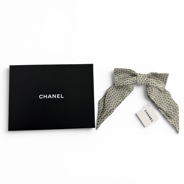 Pristine CHANEL Valletta COCO MarkPattern Hair Accessories white silk Women 25A