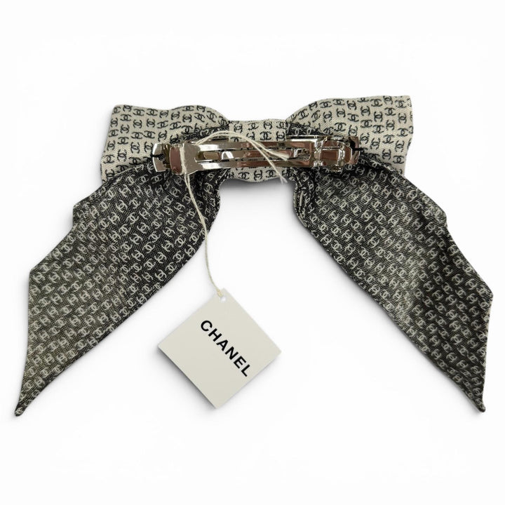 Pristine CHANEL Valletta COCO MarkPattern Hair Accessories white silk Women 25A