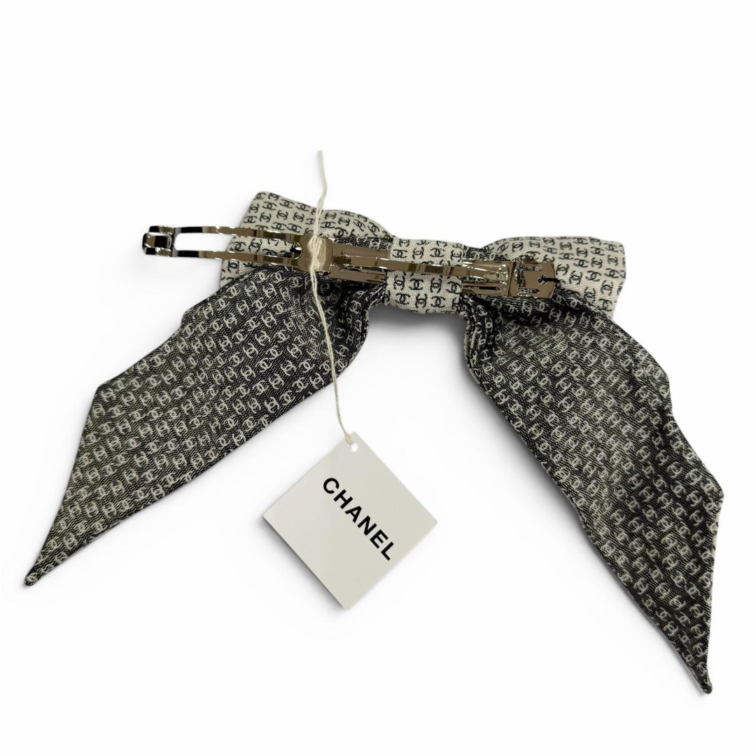 Pristine CHANEL Valletta COCO MarkPattern Hair Accessories white silk Women 25A