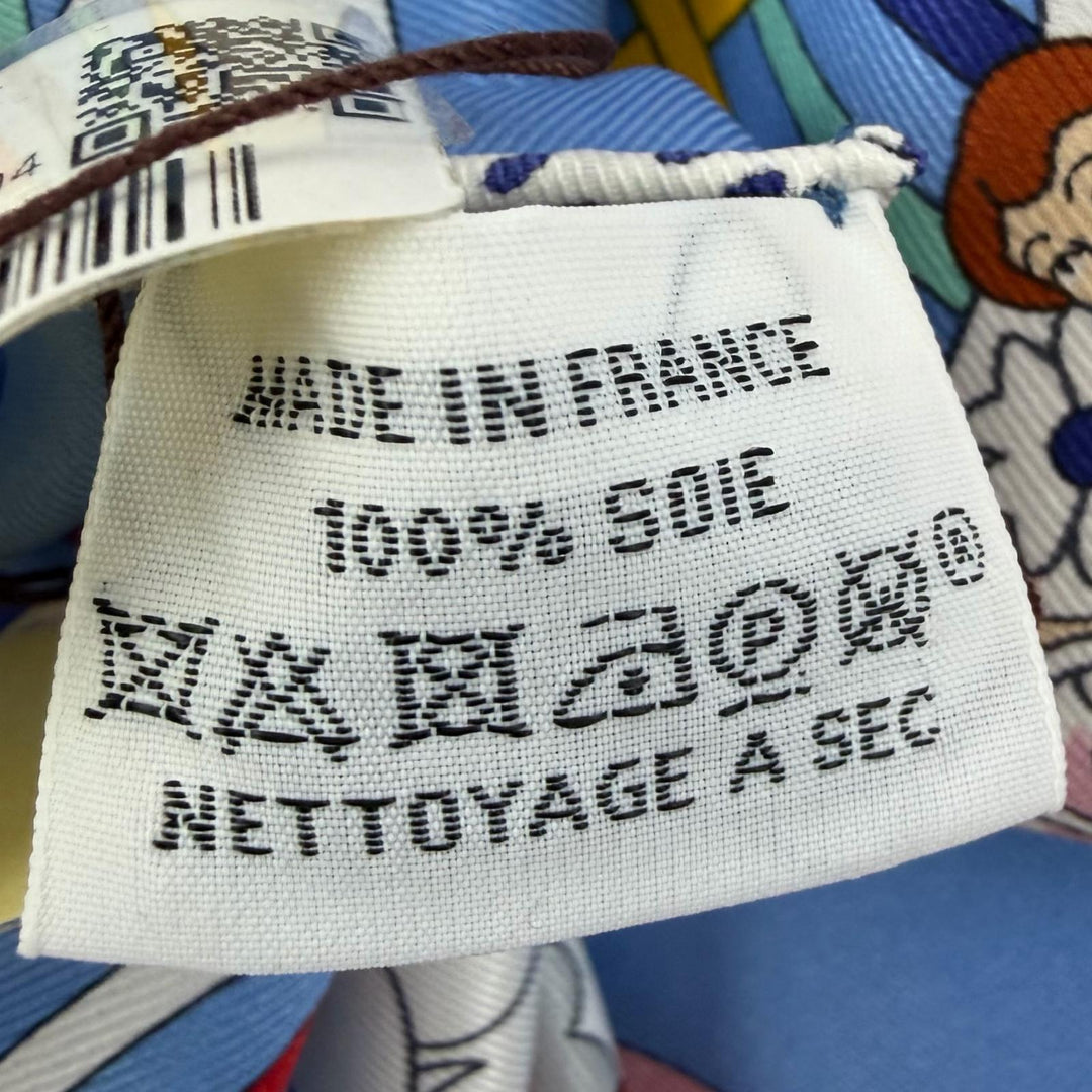 Pristine HERMES scarf Carres Volants Flying Carres silk Women