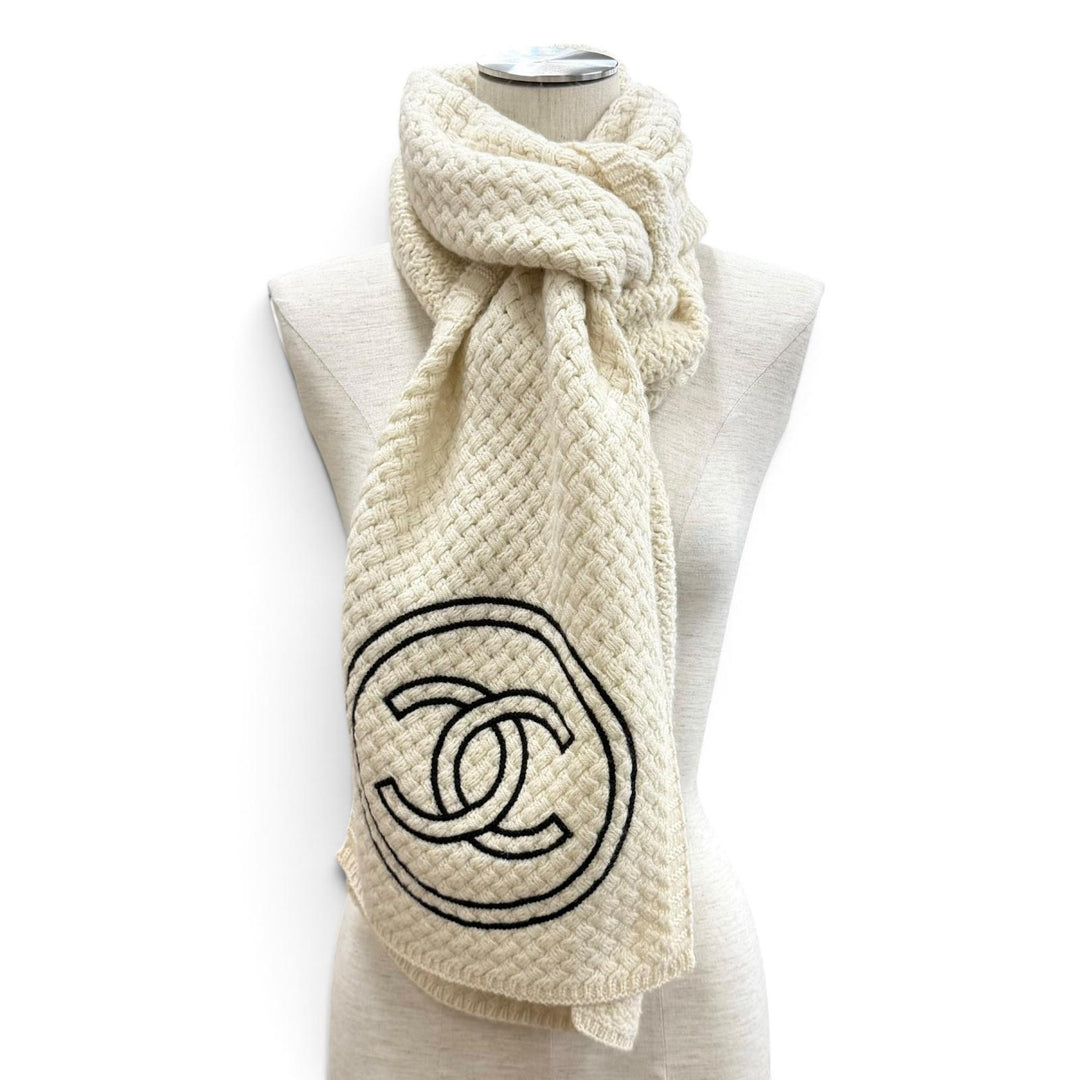 Great CHANEL Scarf COCO Mark knit Ivory cashmere Women