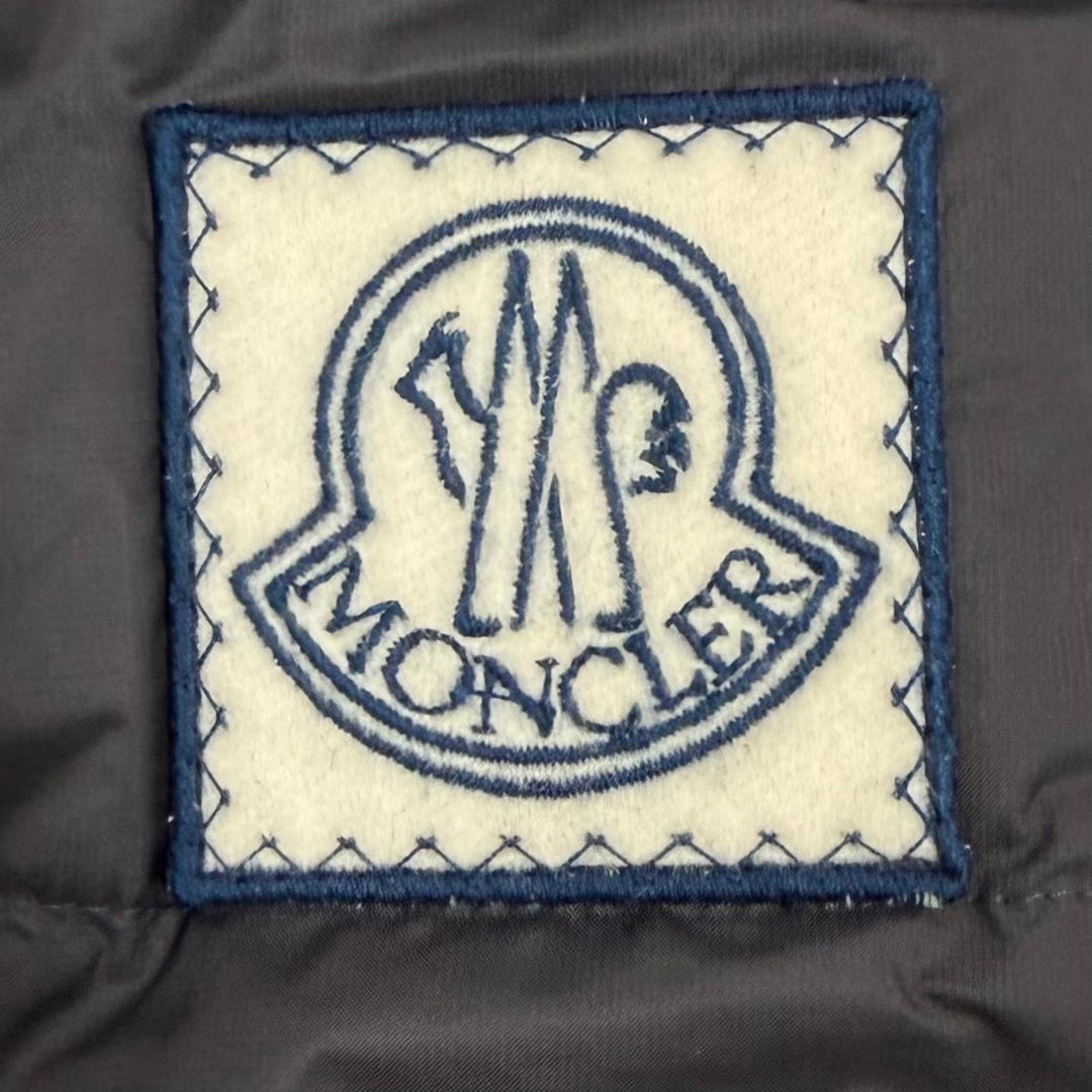 Excellent MONCLER GAMME BLEU Down jacket gray Nylon mens 3 B23914131280