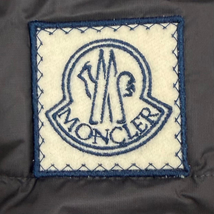 Excellent MONCLER GAMME BLEU Down jacket gray Nylon mens 3 B23914131280
