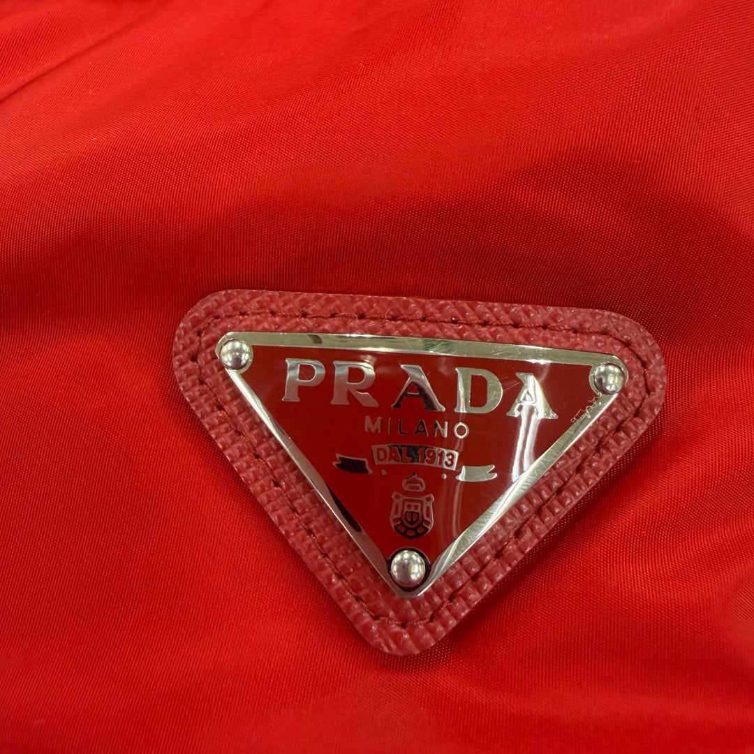 Great PRADA Down jacket Triangle with logo, hooded, short length Red 40 29X544