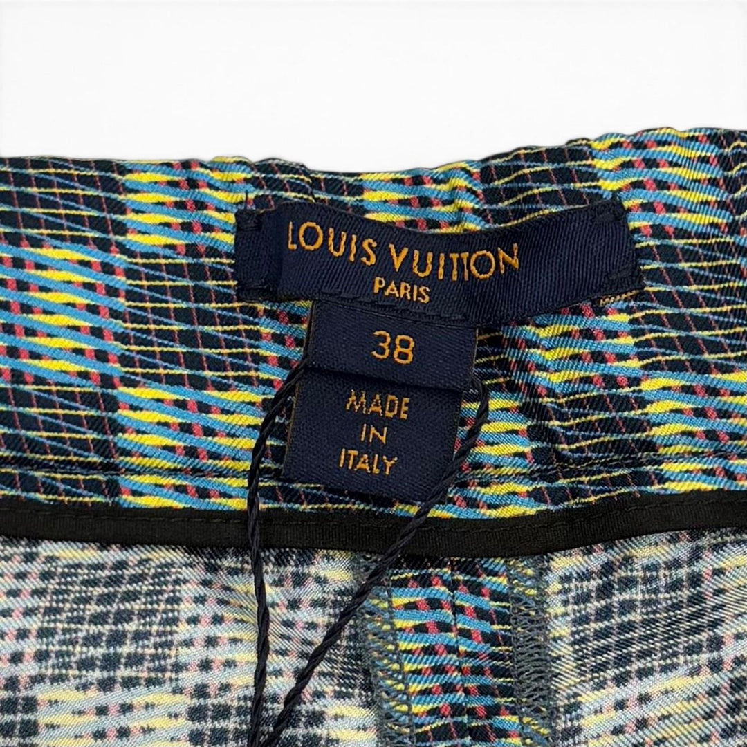 Pristine LOUIS VUITTON Shorts All-over print button fly Multi silk Women 38