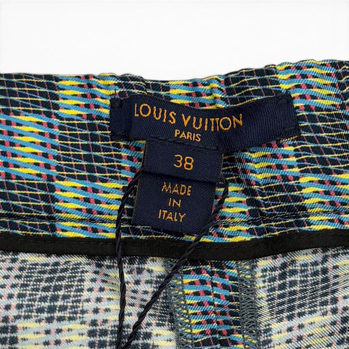 Pristine LOUIS VUITTON Shorts All-over print button fly Multi silk Women 38