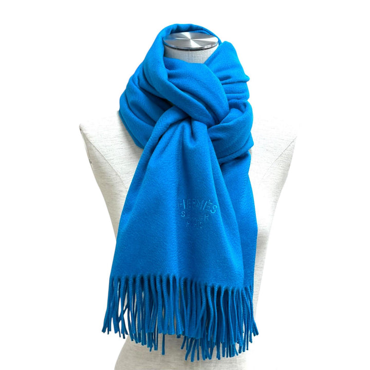 Excellent HERMES shawl Large fringed scarf with embroidered logo blue cashmere