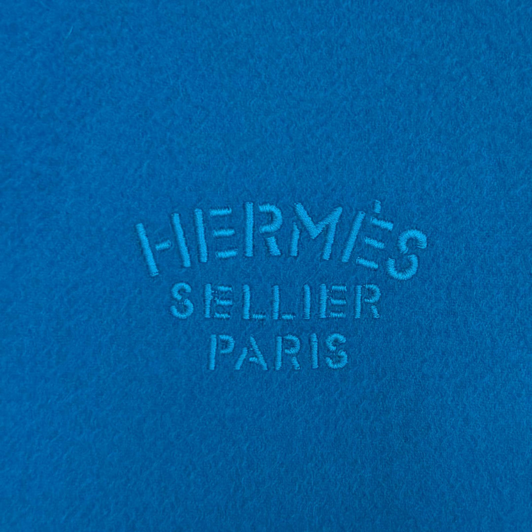 Excellent HERMES shawl Large fringed scarf with embroidered logo blue cashmere
