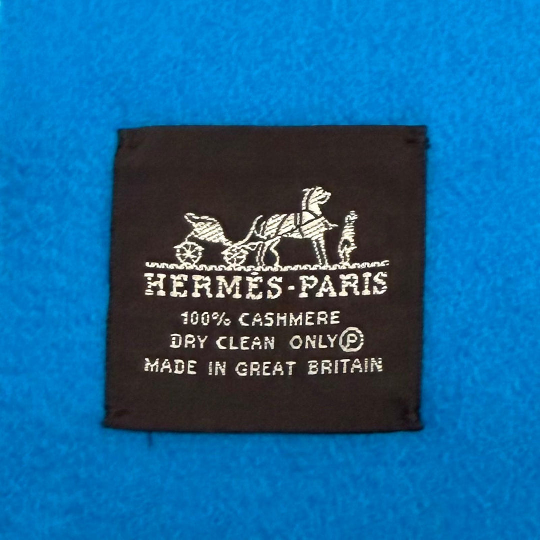 Excellent HERMES shawl Large fringed scarf with embroidered logo blue cashmere