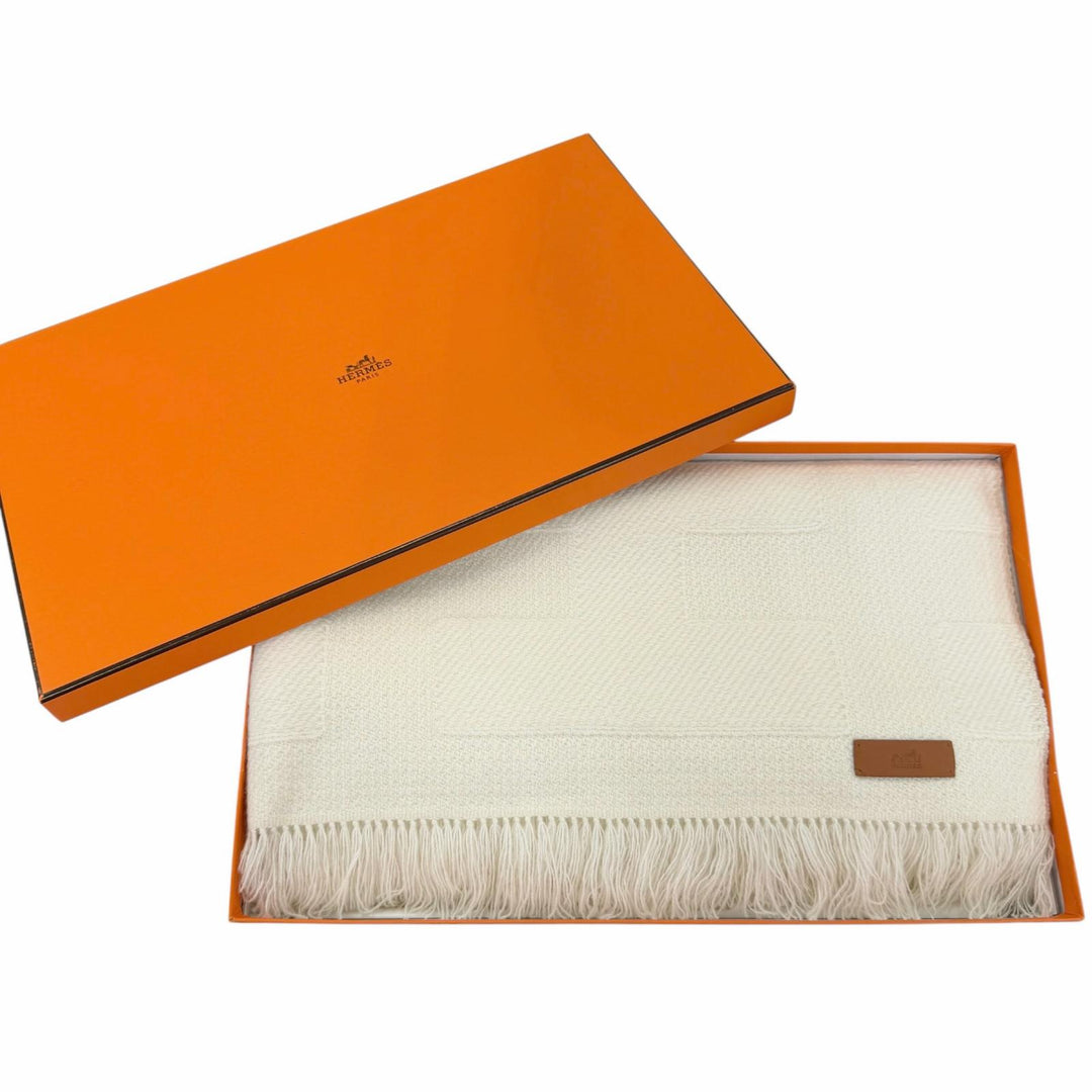 Pristine HERMES shawl Raye H Large logo leather patch with fringe cashmere Women