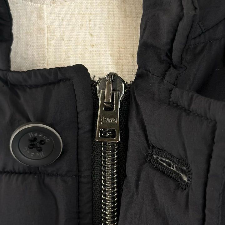 Great Herno Down jacket Logo buttons, water-repellent finish mens EU 50 PC002ULE
