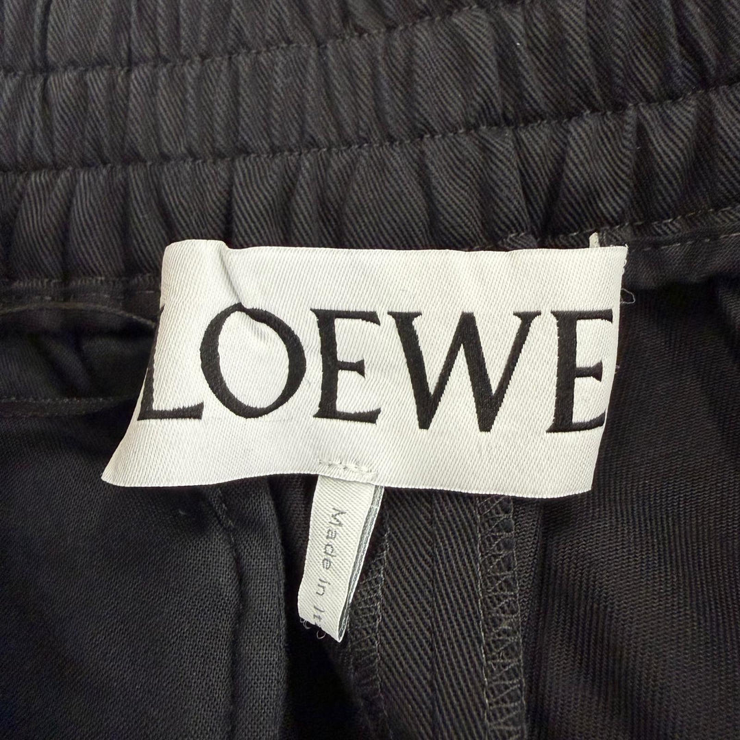 Great LOEWE Pants Anagram leather patch, wrap-style design, cropped. black XS