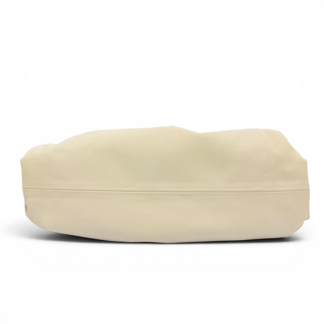 Great BOTTEGAVENETA Clutch bag The pouch Ivory Calf leather Women 576227