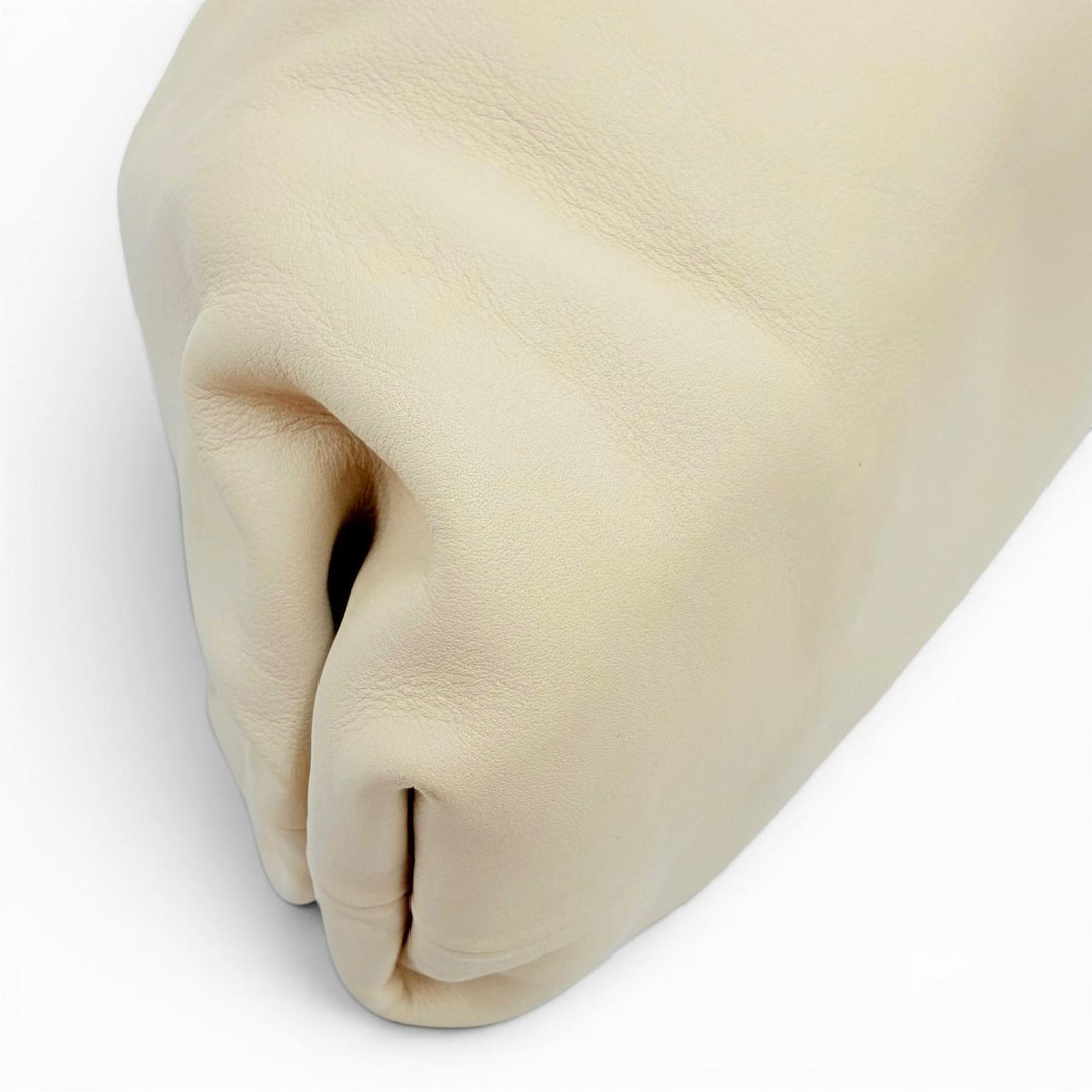 Great BOTTEGAVENETA Clutch bag The pouch Ivory Calf leather Women 576227