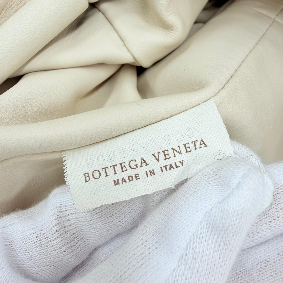 Great BOTTEGAVENETA Clutch bag The pouch Ivory Calf leather Women 576227
