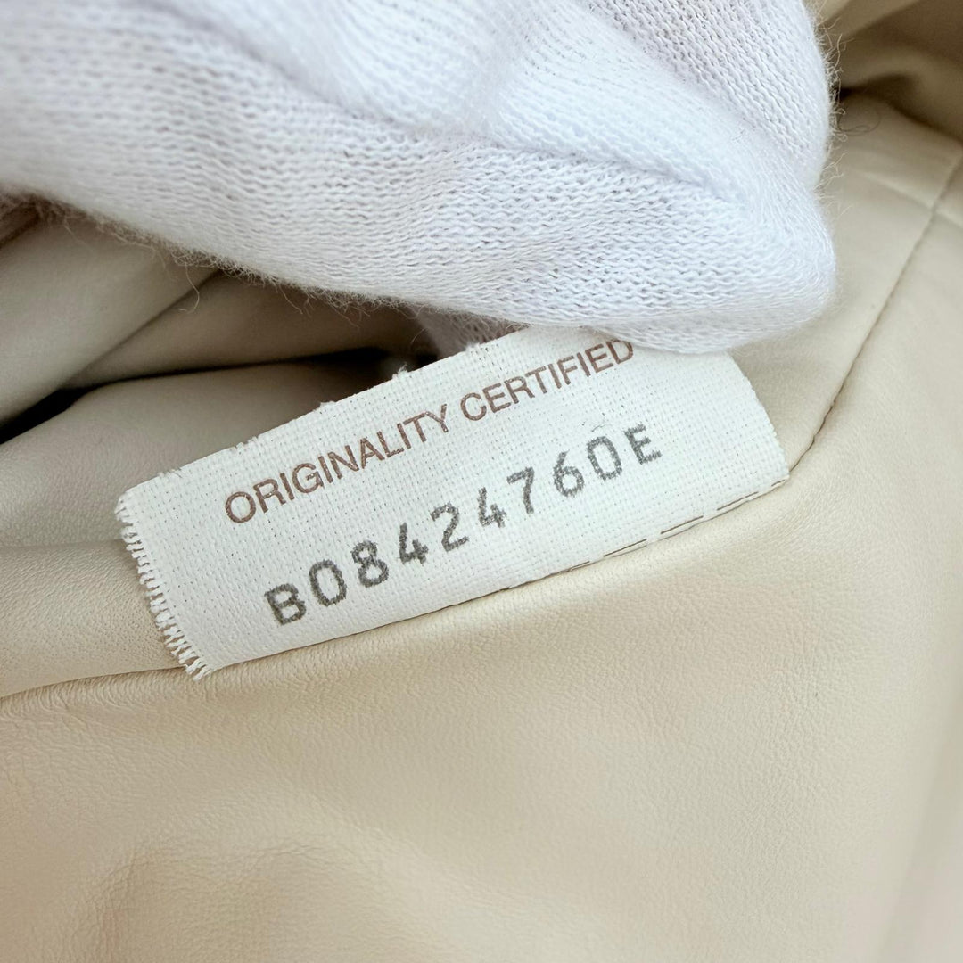 Great BOTTEGAVENETA Clutch bag The pouch Ivory Calf leather Women 576227