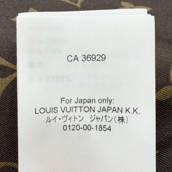 Excellent LOUIS VUITTON coat 100% silk lining, monogram zipper pull. wool 40