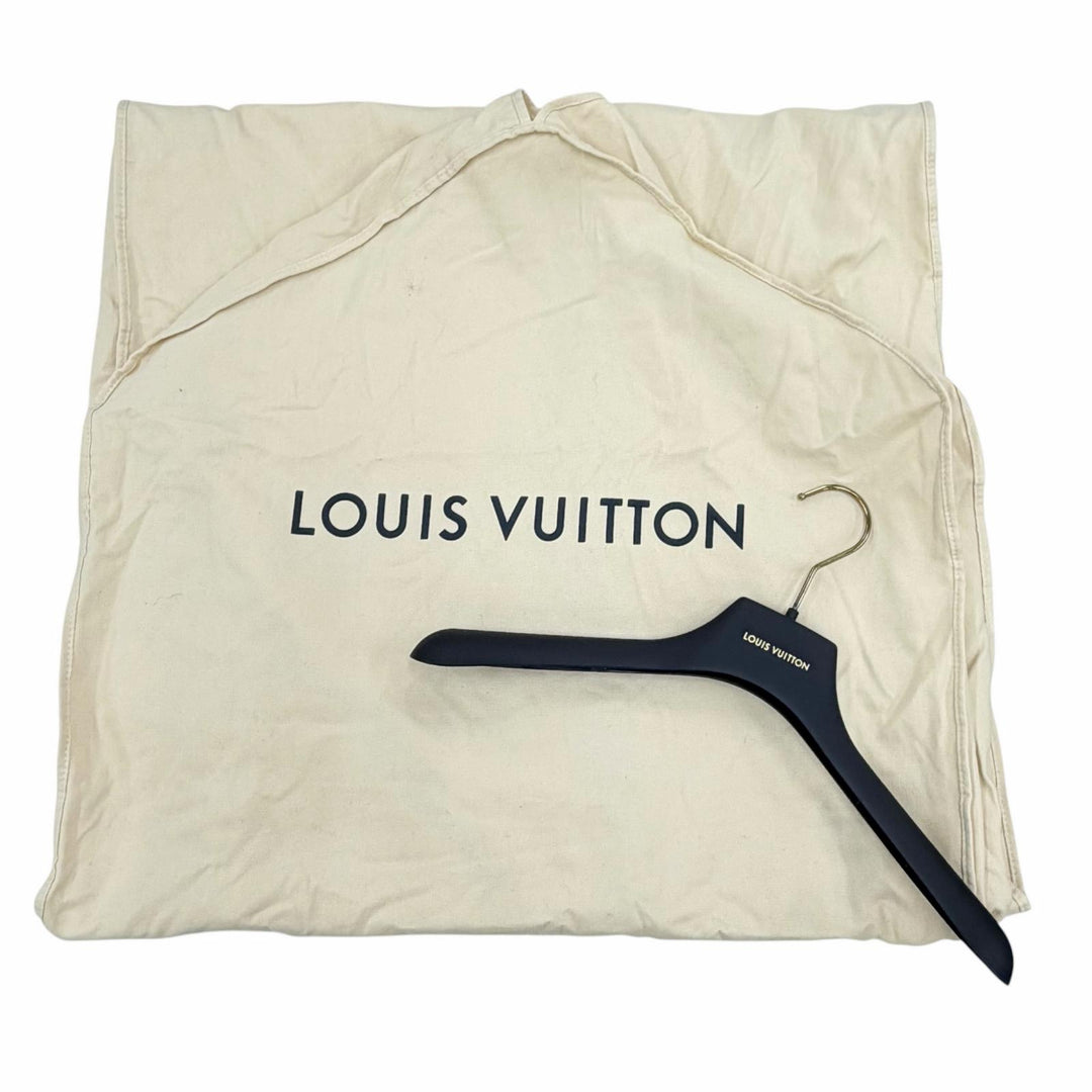 Excellent LOUIS VUITTON coat 100% silk lining, monogram zipper pull. wool 40