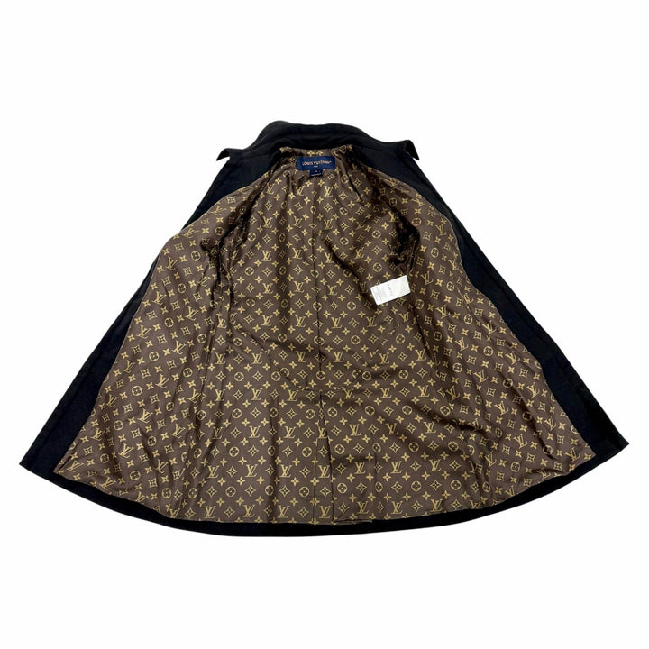 Excellent LOUIS VUITTON coat 100% silk lining, monogram zipper pull. wool 40