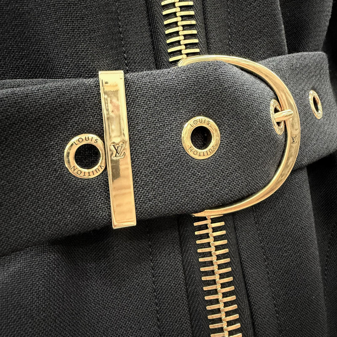 Excellent LOUIS VUITTON coat 100% silk lining, monogram zipper pull. wool 40