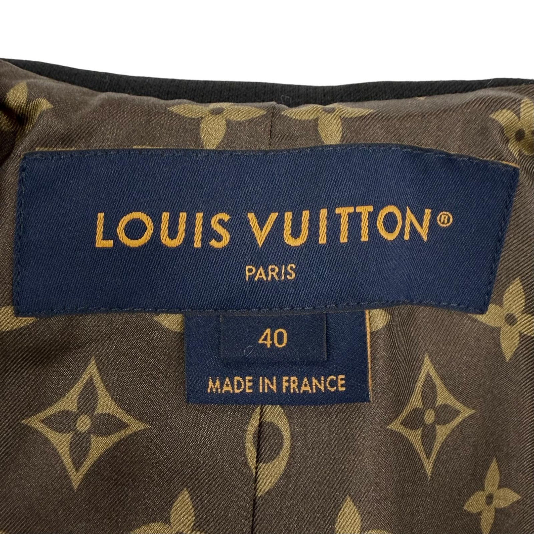 Excellent LOUIS VUITTON coat 100% silk lining, monogram zipper pull. wool 40