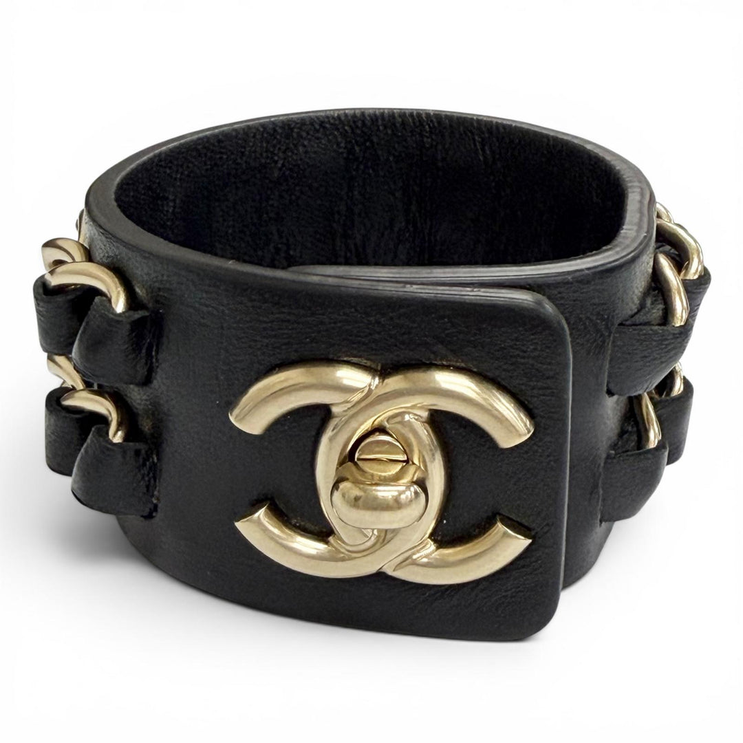 Great CHANEL bracelet COCO Mark Turnlock Chain Leather black Women S B18K