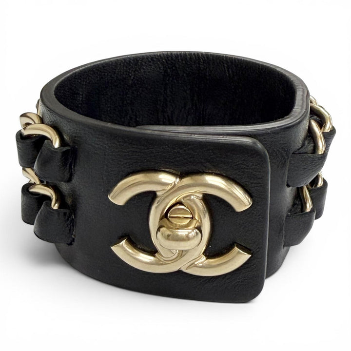 Great CHANEL bracelet COCO Mark Turnlock Chain Leather black Women S B18K
