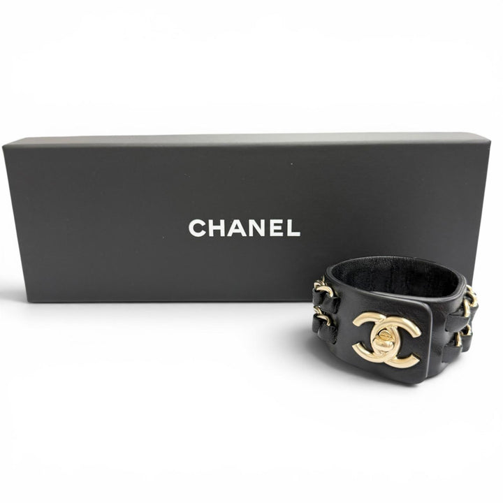 Great CHANEL bracelet COCO Mark Turnlock Chain Leather black Women S B18K