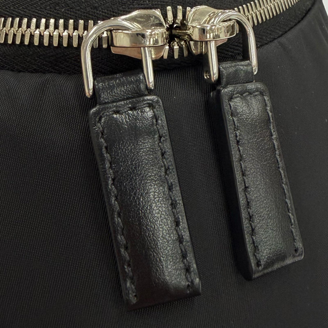 Very Good PRADA Shoulder Bag black Nylon mens 2VH147