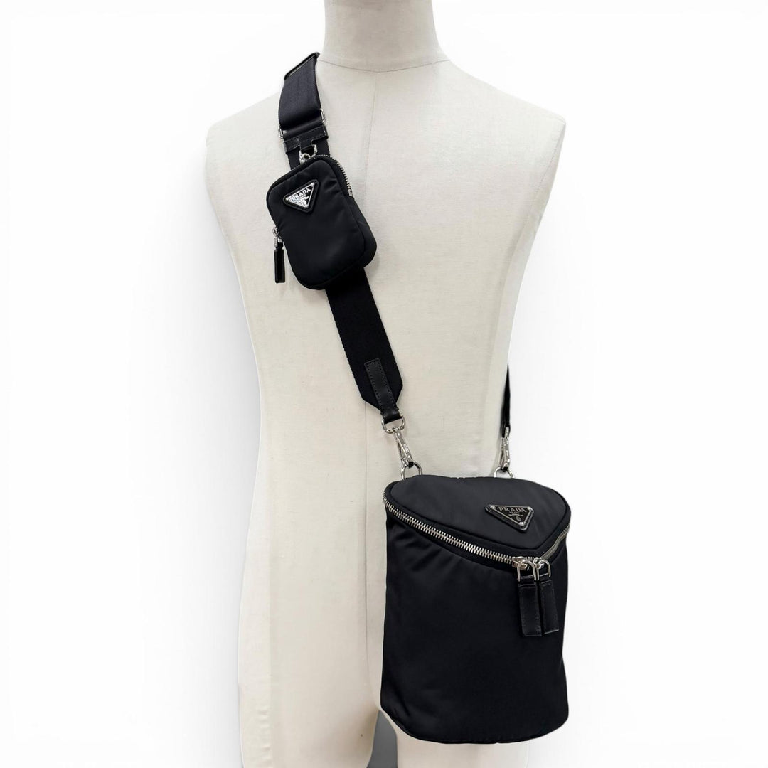 Very Good PRADA Shoulder Bag black Nylon mens 2VH147