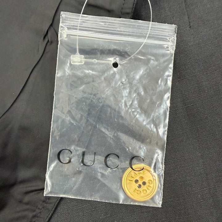 Great GUCCI Wrap skirt Tom Ford era, with logo buttons and belt. black silk 38