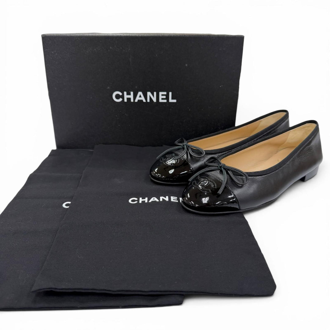 Pristine CHANEL Ballet shoes ballerina COCO Mark flat pumps black 37 G02819