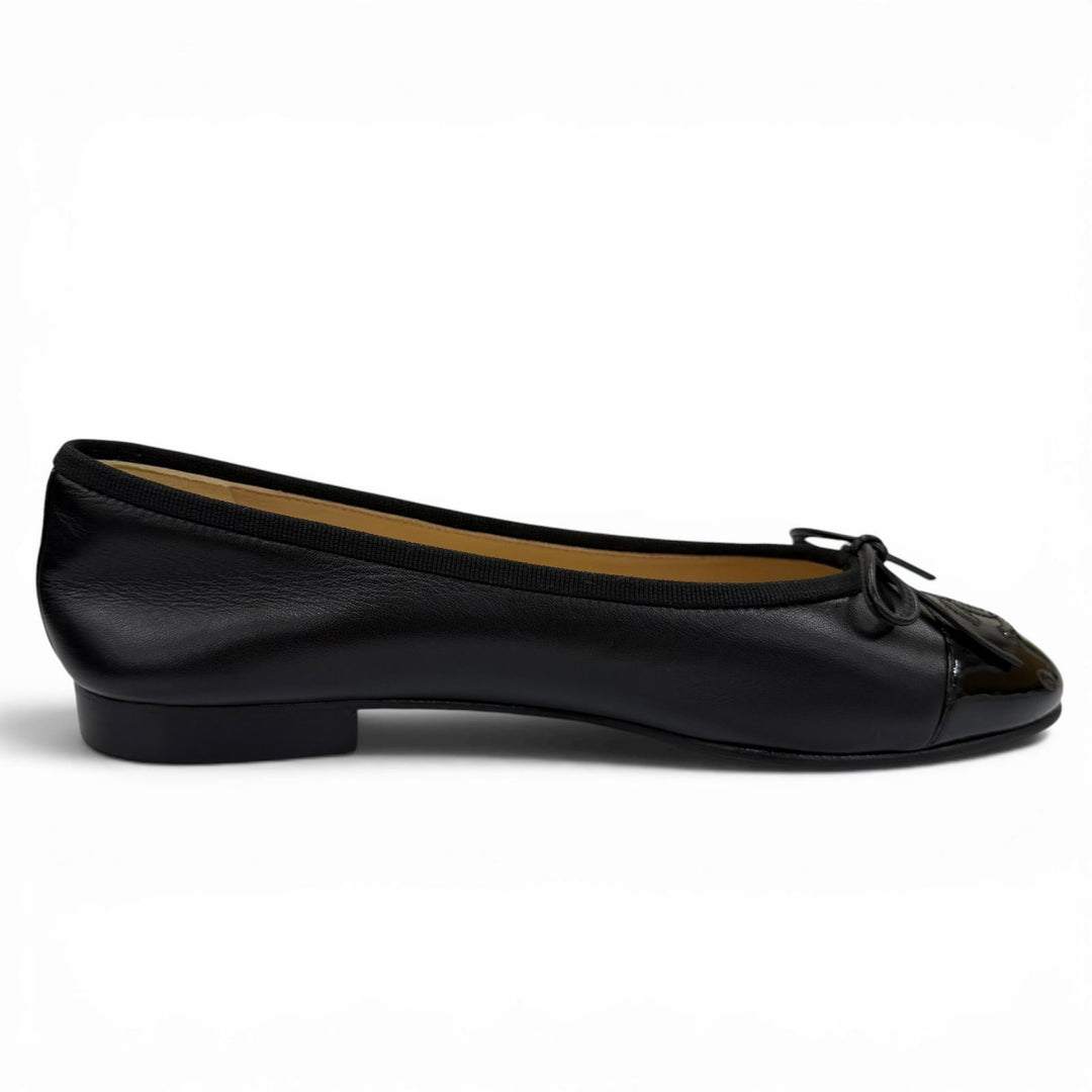 Pristine CHANEL Ballet shoes ballerina COCO Mark flat pumps black 37 G02819
