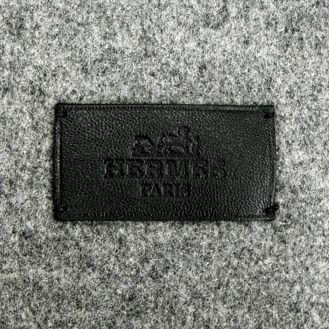 Excellent HERMES Velki Love Large shawl with logo leather patch gray cashmere