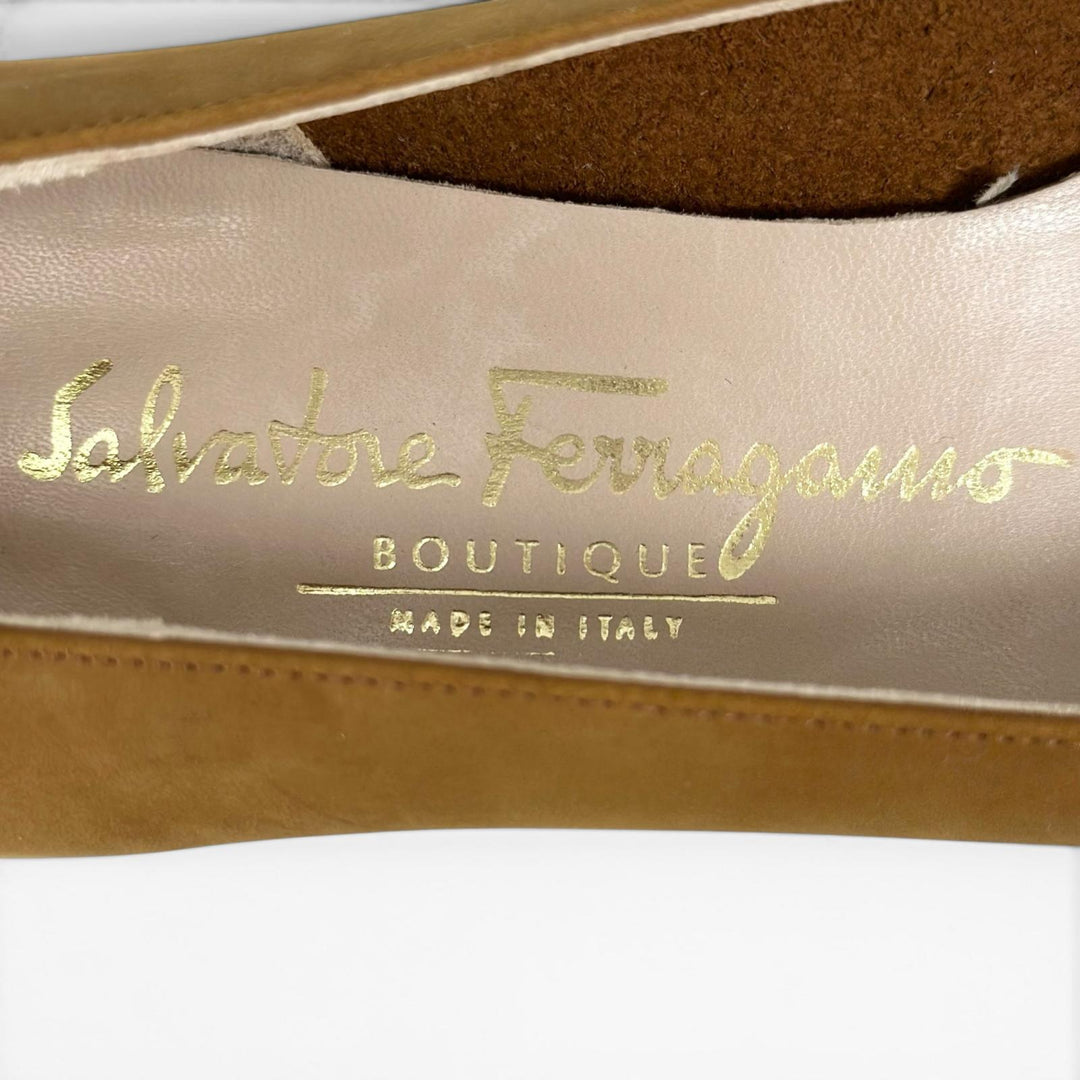 Pristine Salvatore Ferragamo pumps VARA Logo Metal Ribbon Brown Suede leather 6