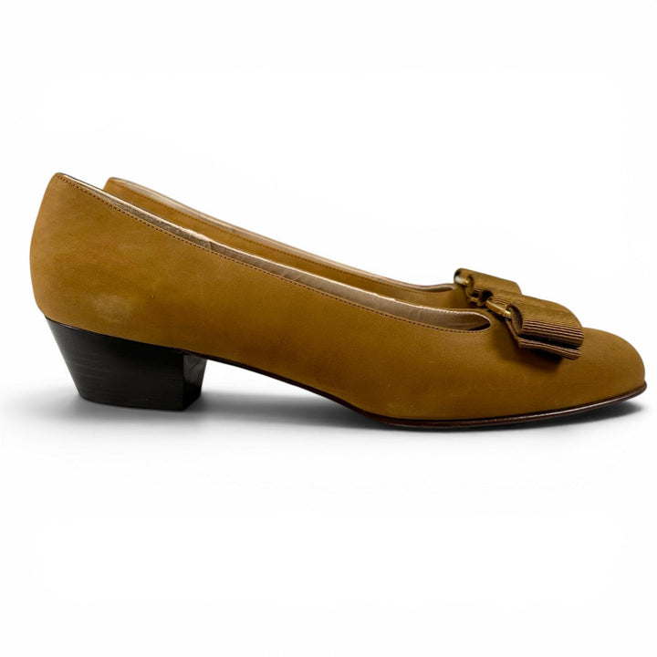 Pristine Salvatore Ferragamo pumps VARA Logo Metal Ribbon Brown Suede leather 6