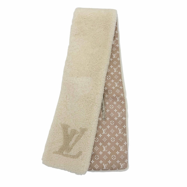 Excellent LOUIS VUITTON Monogram Shearling Scarf LV logo shearling Sheep M92894